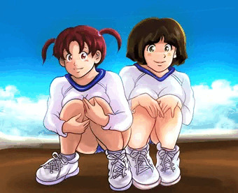 しゃがんで座る霧と清のブルマ姿