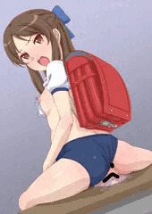 ありすちゃんが机の上で