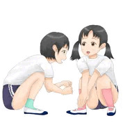 しゃがむ女の子達