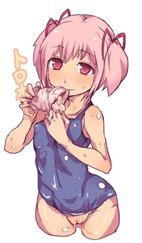 ちくわをくわえるまどかさん。