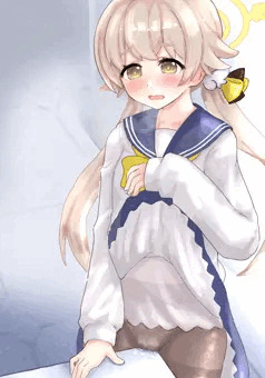 ヒフミちゃん 机の角で