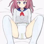 おむつ交換する娘