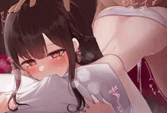 ベッドで二穴責められちゃってる人妻さん